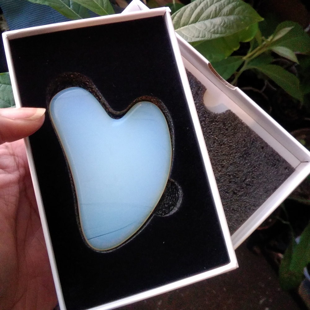 Opalite Gua Sha Facial Tool - Picture 6 of 7